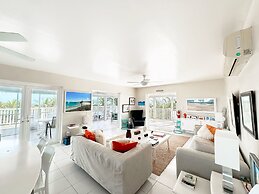 Coastal Comfort: Charming Cottage With Private Pool