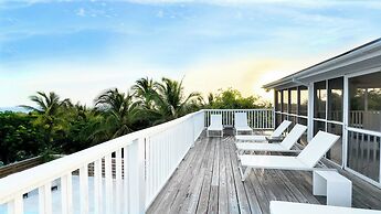 Coastal Comfort: Charming Cottage With Private Pool