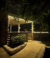 Coastal Comfort: Charming Cottage With Private Pool