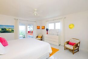 Coastal Comfort: Charming Cottage With Private Pool