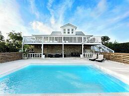 Coastal Comfort: Charming Cottage With Private Pool