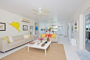 Coastal Comfort: Charming Cottage With Private Pool