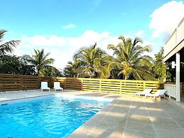 Coastal Comfort: Charming Cottage With Private Pool