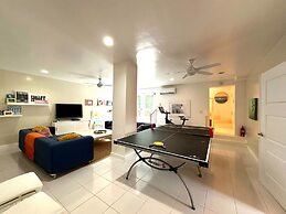 Coastal Comfort: Charming Cottage With Private Pool