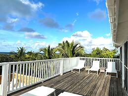 Coastal Comfort: Charming Cottage With Private Pool