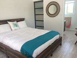 Touch Of Class Cottage: Beachfront Oasis