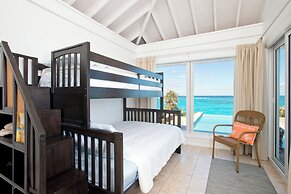 Touch Of Class Cottage: Beachfront Oasis