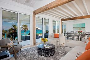 Touch Of Class Cottage: Beachfront Oasis