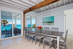 Touch Of Class Cottage: Beachfront Oasis