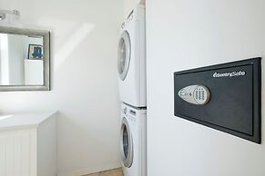 Touch Of Class Cottage: Beachfront Oasis