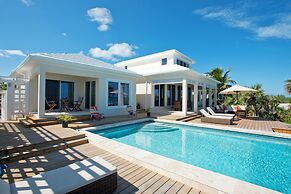 Touch Of Class Cottage: Beachfront Oasis