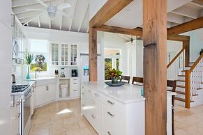 Touch Of Class Cottage: Beachfront Oasis