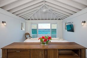 Touch Of Class Cottage: Beachfront Oasis
