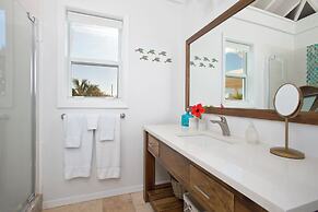 Touch Of Class Cottage: Beachfront Oasis