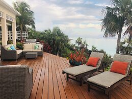 Touch Of Class Cottage: Beachfront Oasis