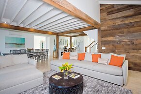 Touch Of Class Cottage: Beachfront Oasis