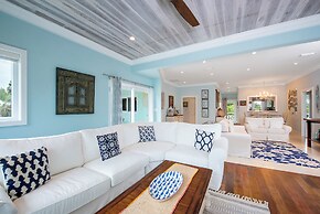 Luxury Villa: Private Beachfront Escape