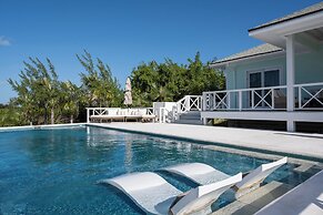 Luxury Villa: Private Beachfront Escape