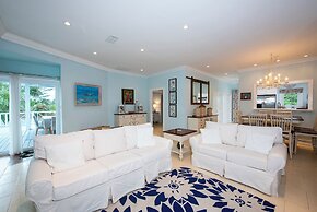 Luxury Villa: Private Beachfront Escape