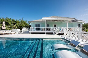 Luxury Villa: Private Beachfront Escape