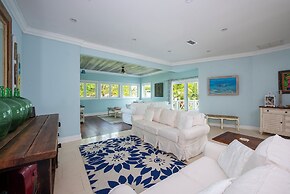 Luxury Villa: Private Beachfront Escape