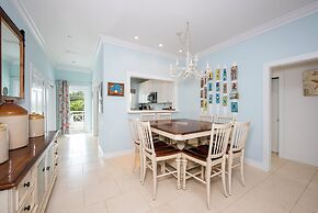 Luxury Villa: Private Beachfront Escape