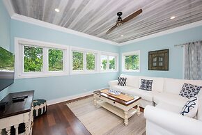 Luxury Villa: Private Beachfront Escape