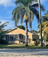 Caribbean Retreat: Newly Remodeled Beach House With Pool