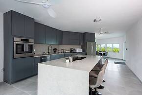 Caribbean Dream: Secluded Villa With Private Beachfront