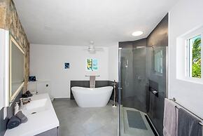 Caribbean Dream: Secluded Villa With Private Beachfront