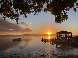 Harbour Island Haven: Newly Remodeled Cottage Near Pink Sands Beach