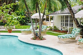 Villa Oasis: Newly Remodeled Luxury Villa With Pool & Private Garden