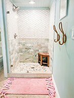 Villa Oasis: Newly Remodeled Luxury Villa With Pool & Private Garden