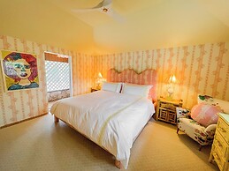 Villa Oasis: Newly Remodeled Luxury Villa With Pool & Private Garden