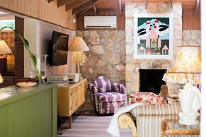 Villa Oasis: Newly Remodeled Luxury Villa With Pool & Private Garden