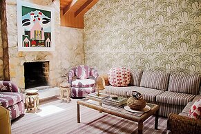 Villa Oasis: Newly Remodeled Luxury Villa With Pool & Private Garden