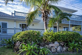 Pink Sand Paradise: Cozy Beachfront Cottage