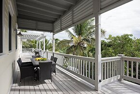 Pink Sand Paradise: Cozy Beachfront Cottage