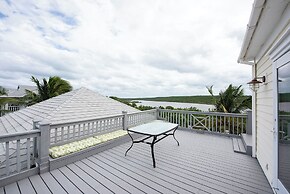 Pink Sand Paradise: Cozy Beachfront Cottage