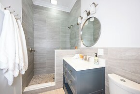 Pink Sand Paradise: Cozy Beachfront Cottage