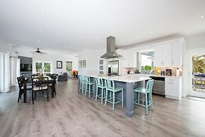 Pink Sand Paradise: Cozy Beachfront Cottage