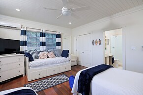 Tropical Getaway: Compound Near Saunders Beach