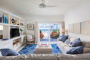 Tropical Getaway: Compound Near Saunders Beach