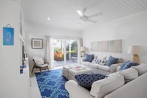 Tropical Getaway: Compound Near Saunders Beach