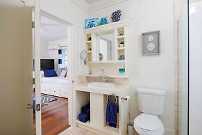 Tropical Getaway: Compound Near Saunders Beach