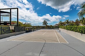 Island Escape: Secluded Beachfront Cottage With Pool