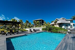 Island Escape: Secluded Beachfront Cottage With Pool