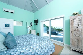 Island Escape: Secluded Beachfront Cottage With Pool