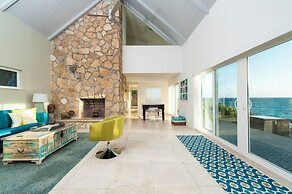 Island Escape: Secluded Beachfront Cottage With Pool