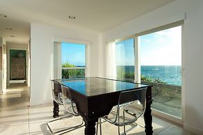 Island Escape: Secluded Beachfront Cottage With Pool